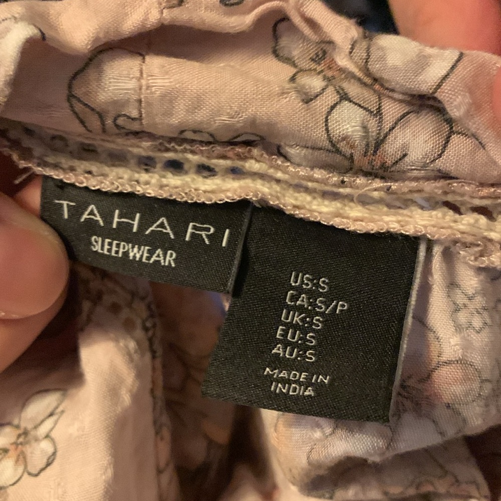 Tahari Sleepwear Cream Floral Robe Size Small - Picture 8 of 9